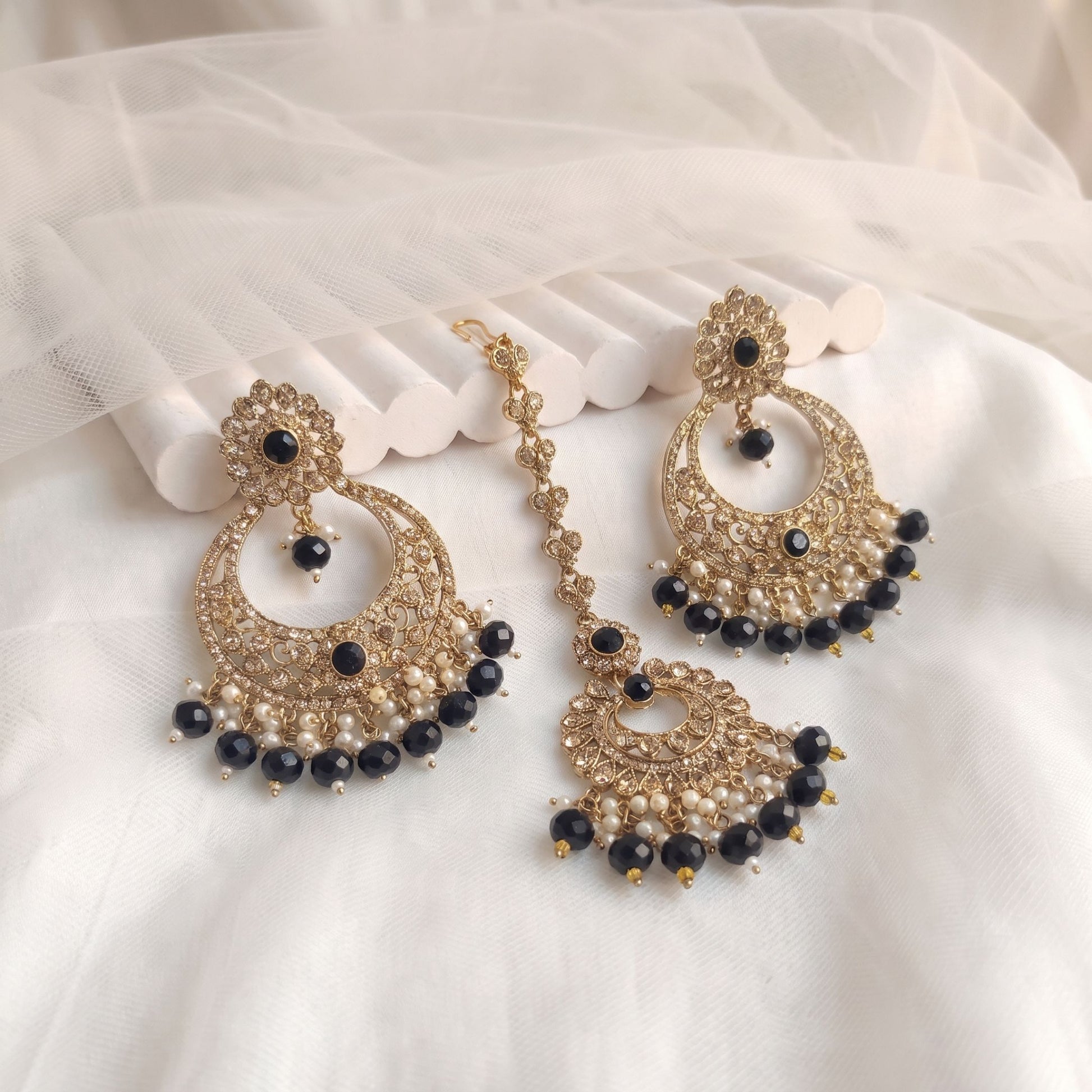 Black earrings tikka set jewellery set