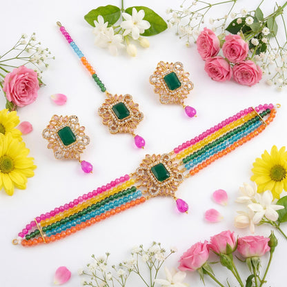 A closer look at the maang tikka piece, highlighting the delicate gold chain and pendant work